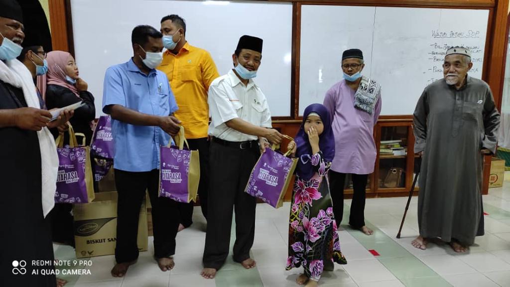 01 Oktober 2020 | Khamis | 5.00 petang | Program Mesra Pelanggan di Pasar Tani Gombak Setia dan Sambutan 55 tahun FAMA. Madrasah Nurul Muttaqin Gombak Setia dengan Bacaan Tahlil dan Doa Selamat serta sumbangan yang disampaikan oleh En A. Rahaman Bin Suleiman Pengarah FAMA Wilayah Persekutuan Kuala Lumpur dan Putrajaya kepada anak-anak yatim sempena sambutan 55 tahun FAMA.