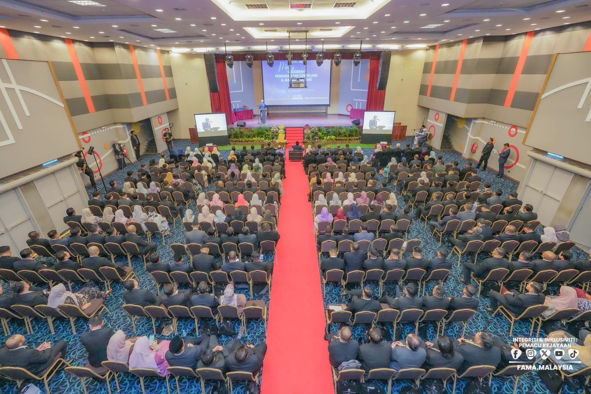 5 Mac 2024 (Selasa) | Lembaga Pemasaran Pertanian Persekutuan (FAMA) telah menganjurkan Majlis Anugerah Perkhidmatan Cemerlang (APC) dan Jasamu Dikenang Tahun 2024 | Dewan Kampo, International Youth Centre, Cheras, Kuala Lumpur.