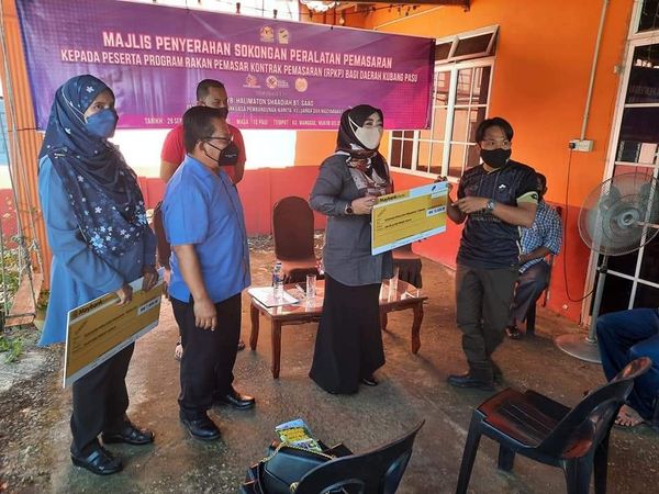 26 September 2021 Ahad Kubang Pasu Kedah Majlis Penyerahan Sokongan Peralatan Pemasaran Kepada Peserta Program Rakan Pemasar Ladang Kontrak Rpkp Kubang Pasu Kedah Darul Aman Majlis Dianjurkan Bertujuan Untuk