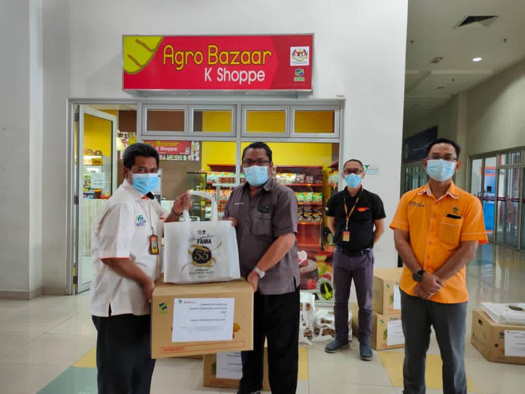 20 Nov 2020 Khamis Pejabat Fama Negeri Perak Penyerahan Kit Kebajikan Fama Fasa 2 Seramai 45 Orang Penerima Kit Kebajikan Fama Adalah Dari Kakitangan Fama Negeri Dan Fama Daerah Di Negeri Perak Fama
