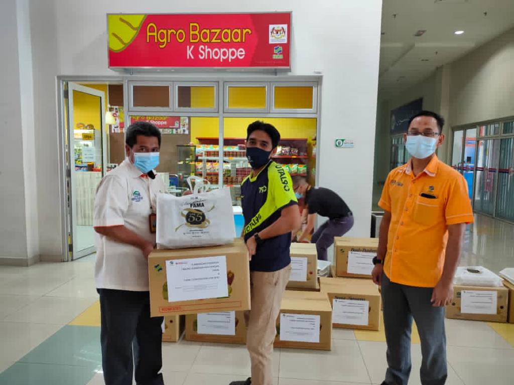 20 Nov 2020 Khamis Pejabat Fama Negeri Perak Penyerahan Kit Kebajikan Fama Fasa 2 Seramai 45 Orang Penerima Kit Kebajikan Fama Adalah Dari Kakitangan Fama Negeri Dan Fama Daerah Di Negeri Perak Fama