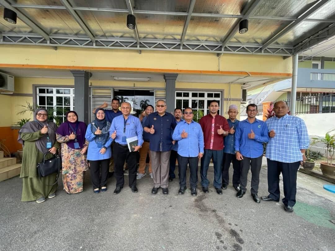 11 Disember 2022 | Ahad | 10.30 Pagi | Green House | Lawatan kerja YBhg. Dato' Zainal Abidin bin Yang Razalli, Ketua Pengarah FAMA ke Pusat Operasi FAMA Sungai Petani