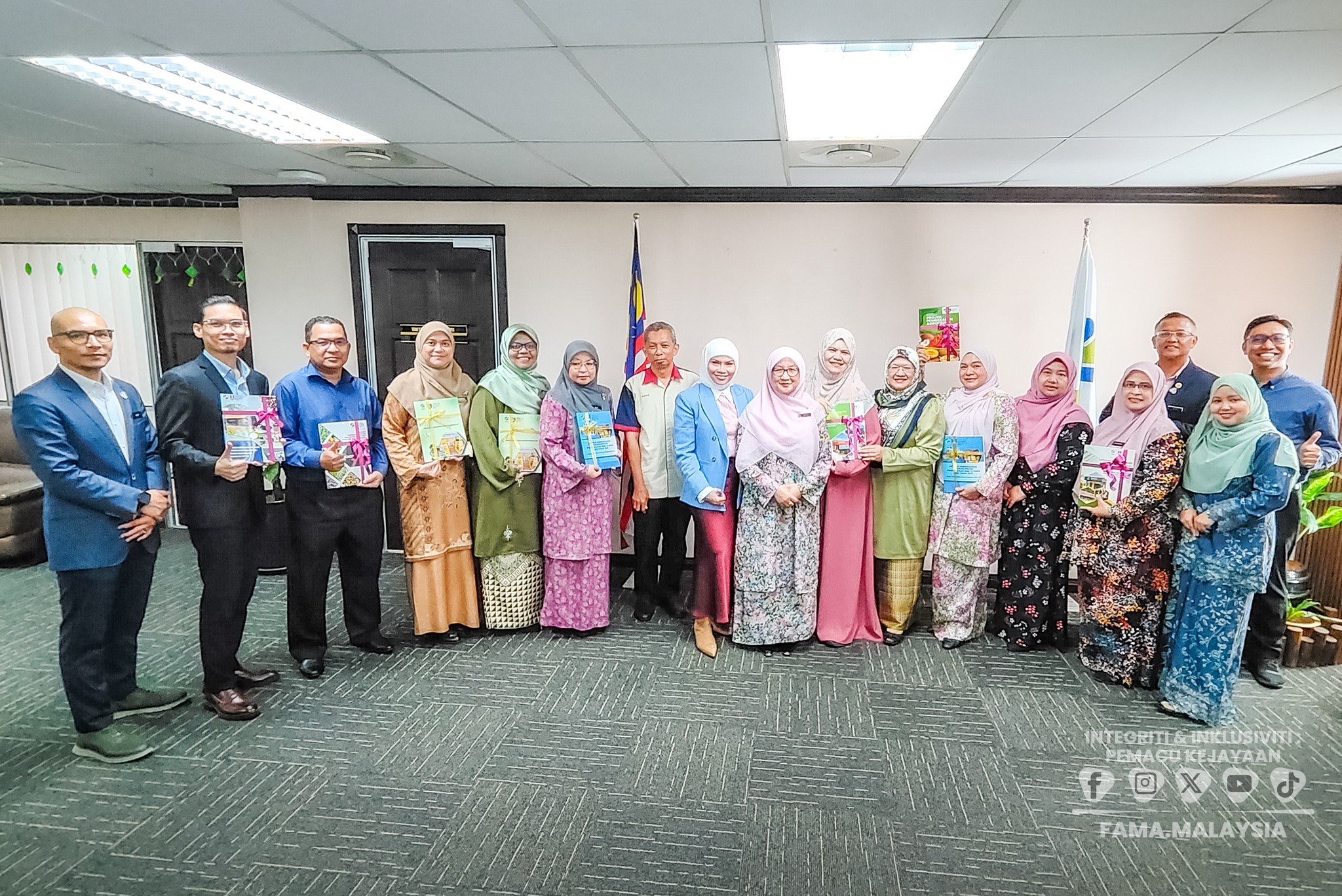 27 April 2026 | Sesi Penyerahan Laporan Keberkesanan Projek Pembangunan RMK-12 FAMA 2025 | Bilik Mesyuarat Bunga Tanjung, Tingkat 4, Ibu Pejabat FAMA