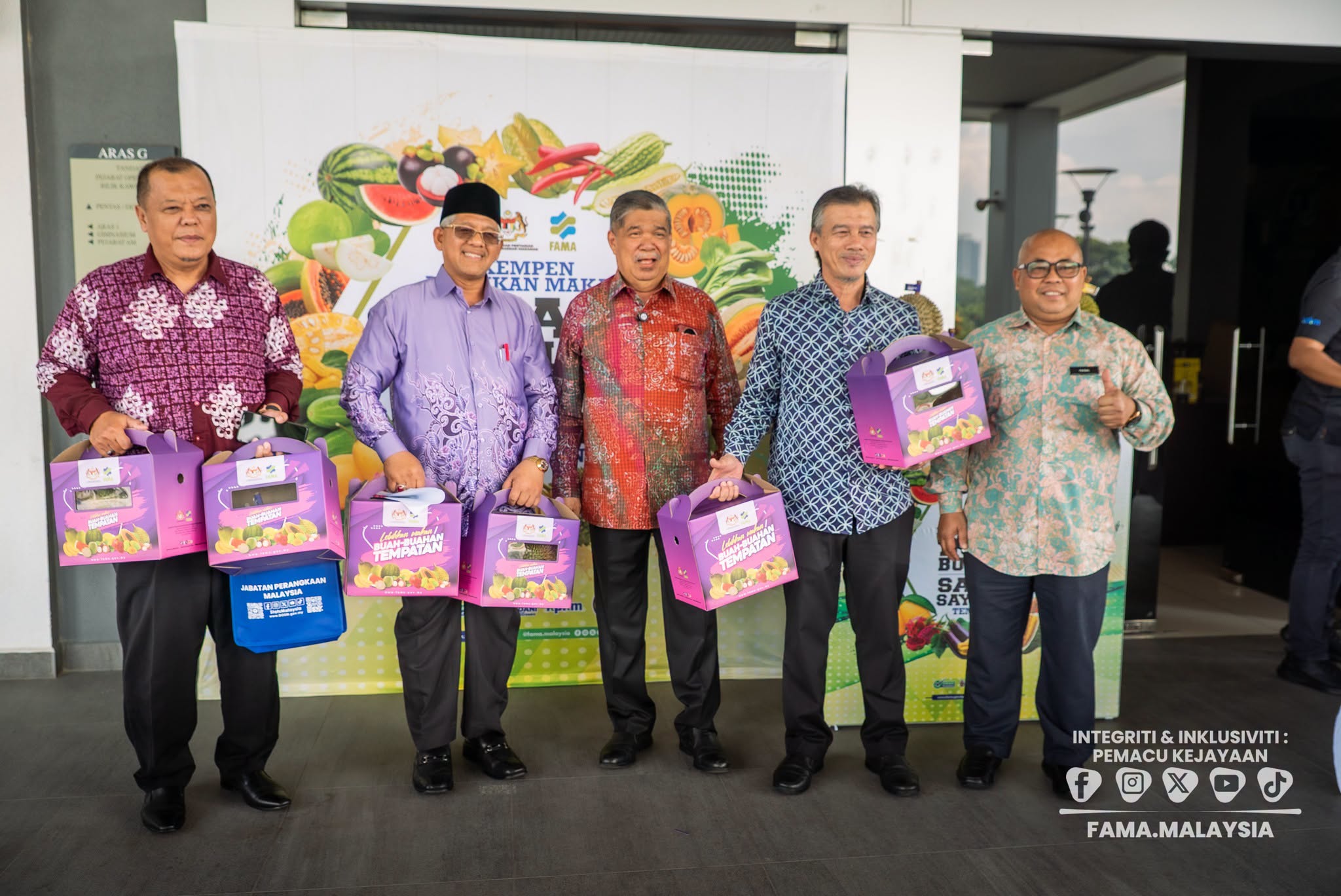 16 Julai 2026 | KPKM & FAMA Edar Cenderahati Buah-Buahan Tempatan Kepada Ahli Parlimen | Dewan Serbaguna, Bangunan Parlimen, Kuala Lumpur